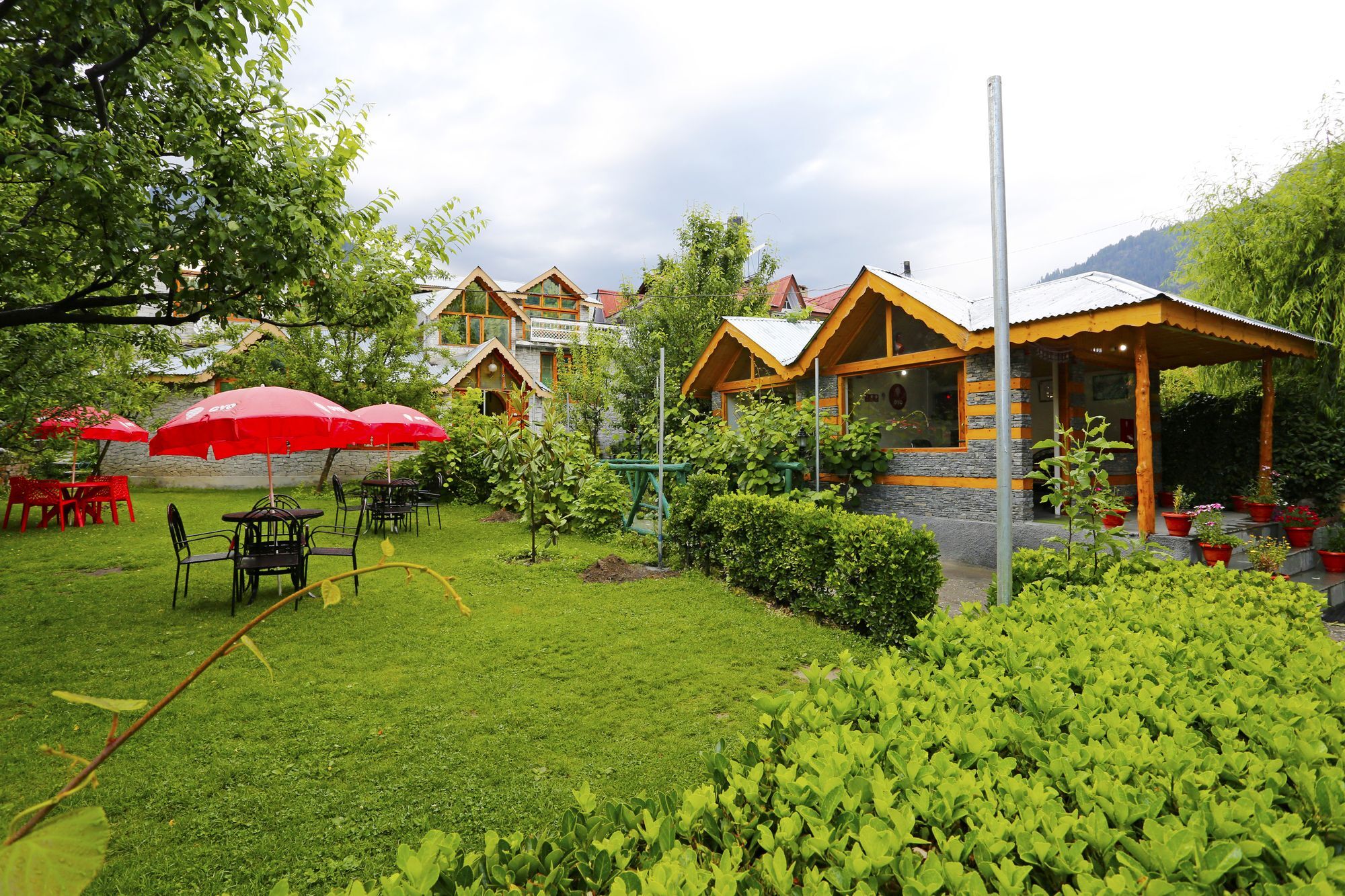 Hotel Oyo 3296 Mahin Manali (Himachal Pradesh)